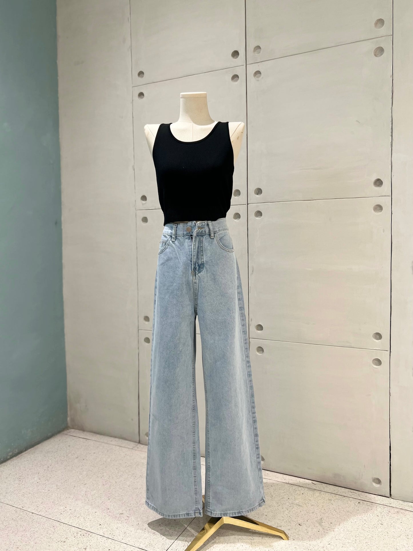 ELLERY Mom Jeans - Light Wash