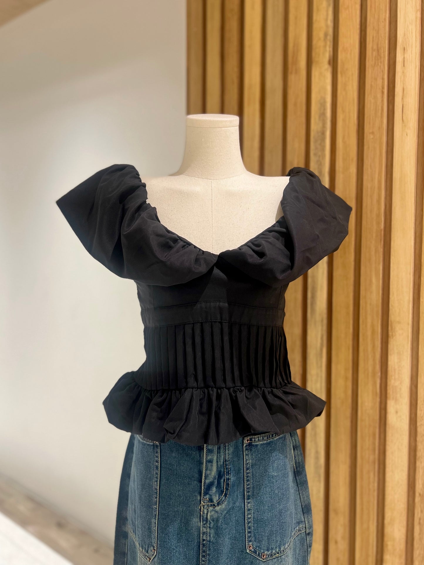 JAE Ruffle Off Shoulder Top
