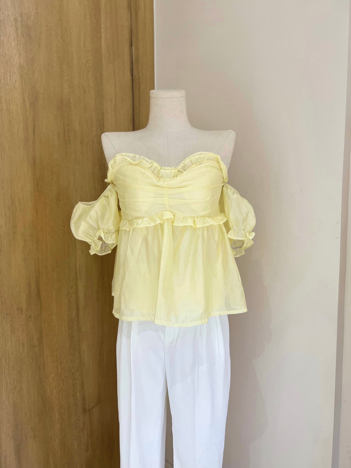 SKYLAR Off The Shoulder / Puff Sleeve Padded Sweetheart Top