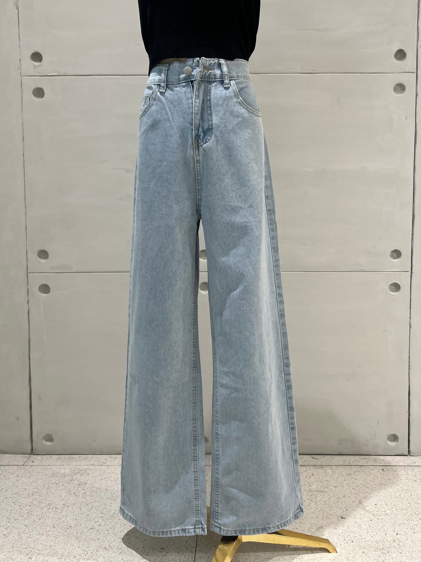 ELLERY Mom Jeans - Light Wash