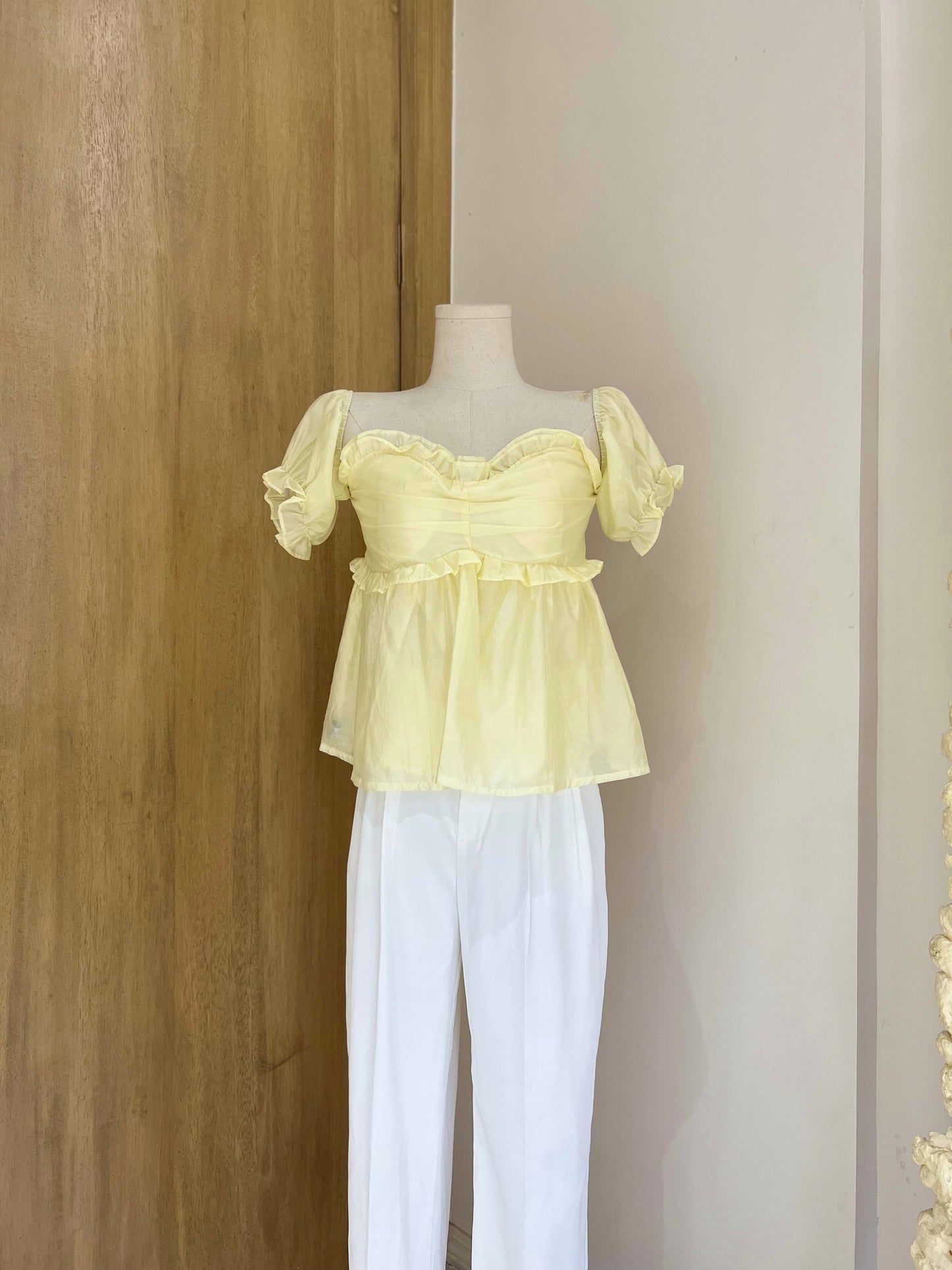 SKYLAR Off The Shoulder / Puff Sleeve Padded Sweetheart Top