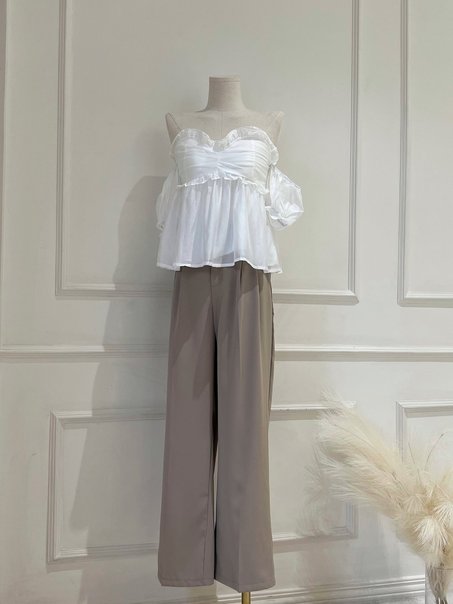 SKYLAR Off The Shoulder / Puff Sleeve Padded Sweetheart Top