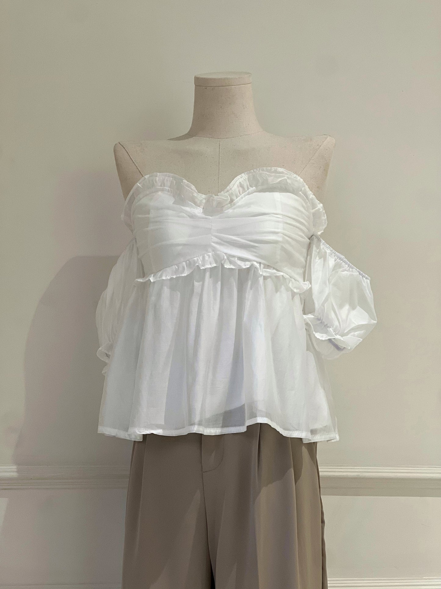 SKYLAR Off The Shoulder / Puff Sleeve Padded Sweetheart Top